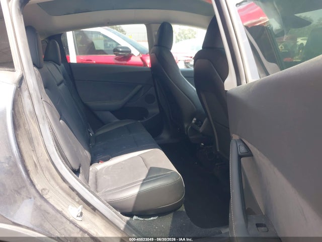 Tesla Model Y 2024 7SAYGDED2RF050630 Image 8
