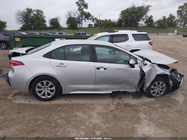 Продажа на аукционе авто 2022 Toyota Corolla Le, vin: 5YFEPMAE1NP298056, номер лота: 45523067