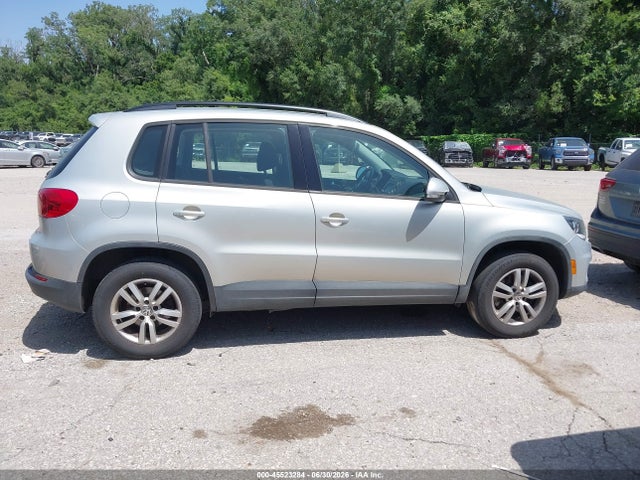 2015 Volkswagen Tiguan S მანქანა იყიდება აუქციონზე, vin: WVGAV7AX5FW593527, აუქციონის ნომერი: 45523284