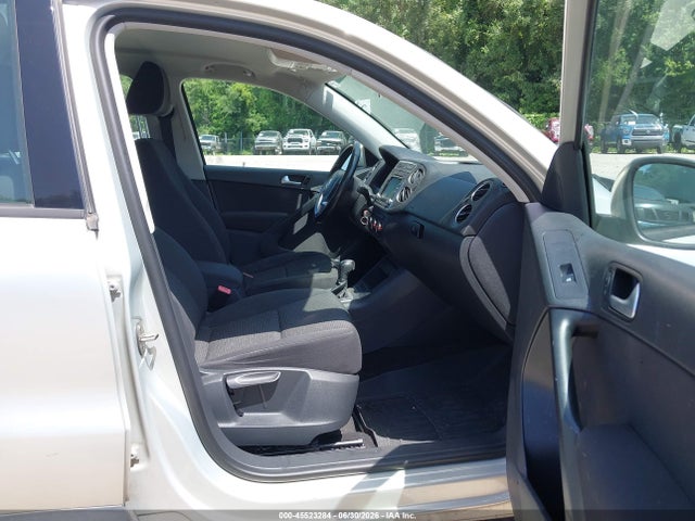 2015 Volkswagen Tiguan S მანქანა იყიდება აუქციონზე, vin: WVGAV7AX5FW593527, აუქციონის ნომერი: 45523284