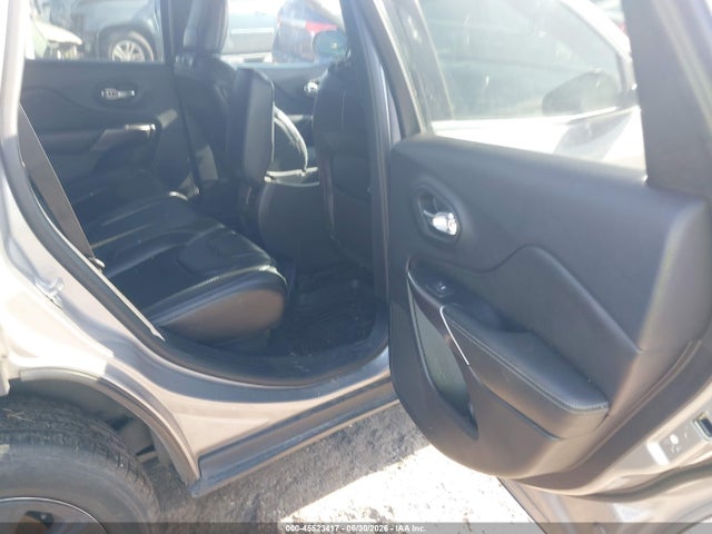 45523417 :رقم المزاد ، 1C4PJLLB9KD296268 vin ، 2019 Jeep Cherokee Latitude Plus Fwd مزاد بيع