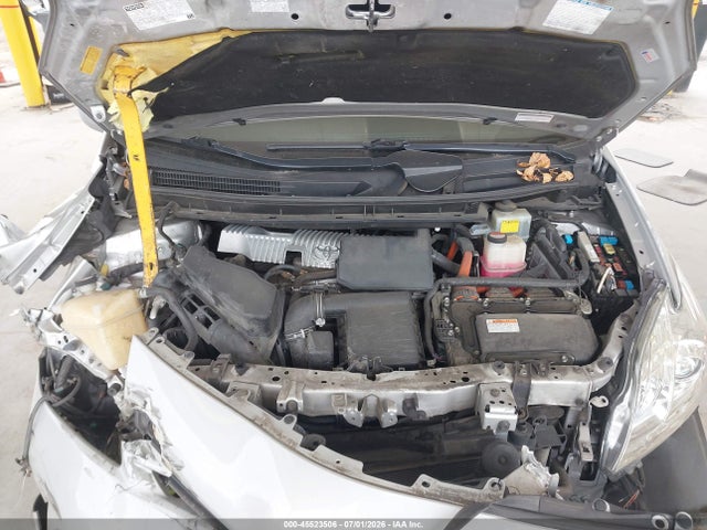 JTDKN3DU0F1947423 Toyota Prius Two