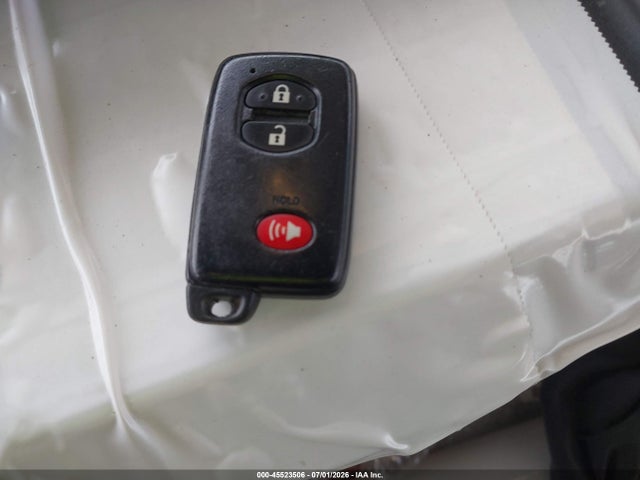 JTDKN3DU0F1947423 Toyota Prius Two