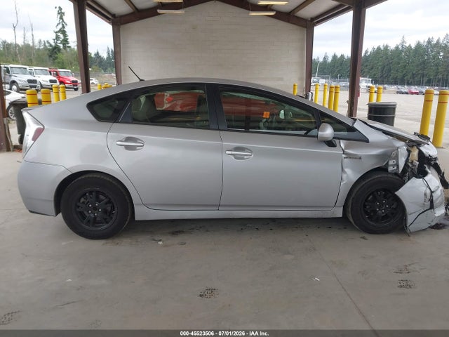 JTDKN3DU0F1947423 Toyota Prius Two