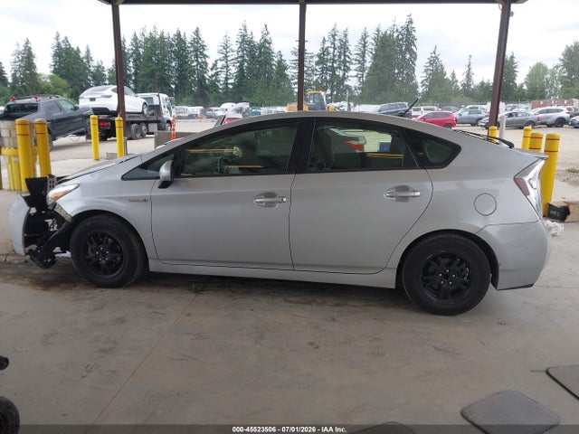 JTDKN3DU0F1947423 Toyota Prius Two