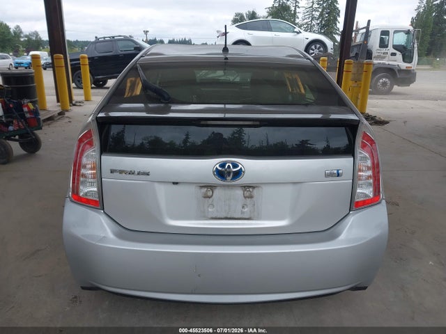 JTDKN3DU0F1947423 Toyota Prius Two