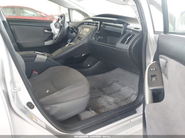 JTDKN3DU0F1947423 Toyota Prius Two