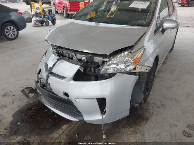 JTDKN3DU0F1947423 Toyota Prius Two