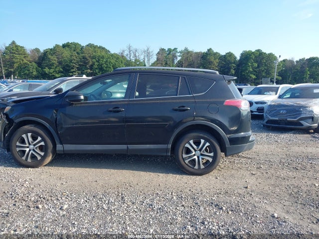2018 Toyota Rav4 Le მანქანა იყიდება აუქციონზე, vin: 2T3BFREV1JW831584, აუქციონის ნომერი: 45523586