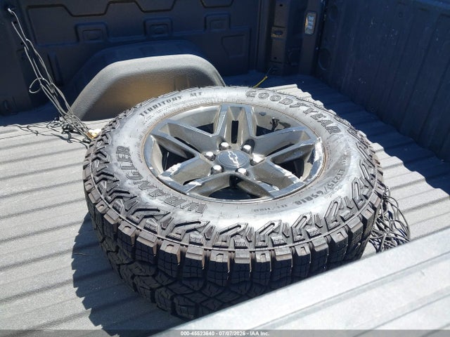 3GCUKCE82TG201667 Chevrolet Silverado 1500 4wd Short Bed Custom Trail Boss