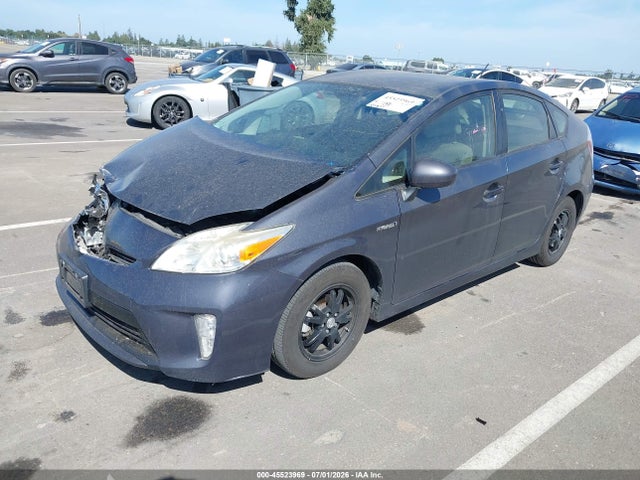 Toyota Prius Three 2014 JTDKN3DU1E0361365 Image 2