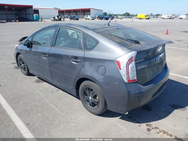 Toyota Prius Three 2014 JTDKN3DU1E0361365 Image 3