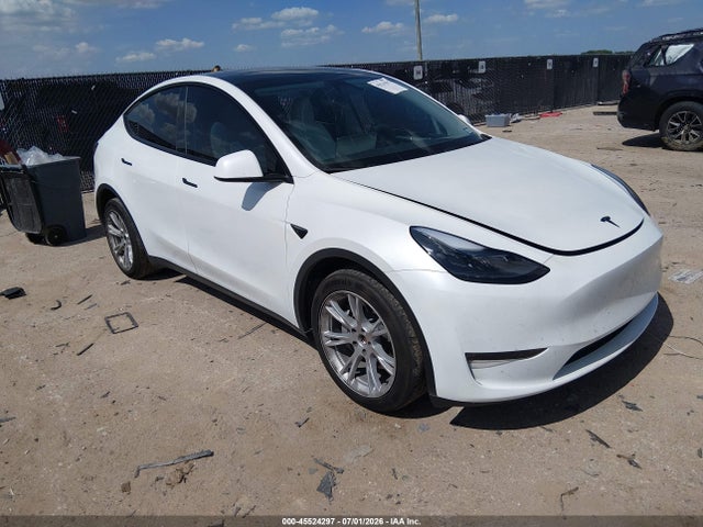 Tesla Model Y Long Range Dual Motor All-wheel Drive 2024 7SAYGDEE4RA291014 main image