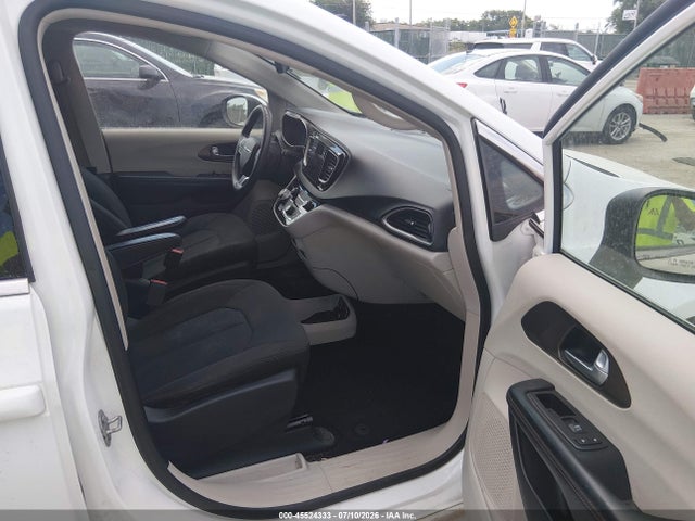 Auction sale of the 2017 Chrysler Pacifica Touring, vin: 2C4RC1DG1HR667687, lot number: 45524333