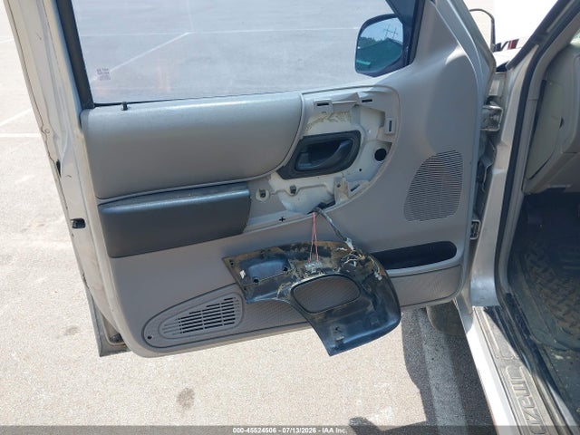 45524506 :رقم المزاد ، 4F4YR12U62TM18621 vin ، 2002 Mazda B3000 Ds مزاد بيع
