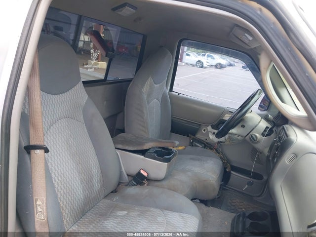 45524506 :رقم المزاد ، 4F4YR12U62TM18621 vin ، 2002 Mazda B3000 Ds مزاد بيع