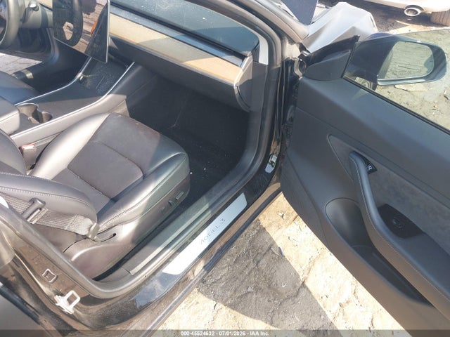 45524632 :رقم المزاد ، 5YJ3E1EA3JF036175 vin ، 2018 Tesla Model 3 Long Range/mid Range مزاد بيع