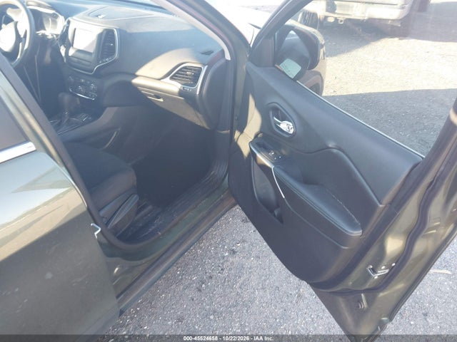 45524658 :رقم المزاد ، 1C4PJLCB5KD458087 vin ، 2019 Jeep Cherokee Latitude Fwd مزاد بيع