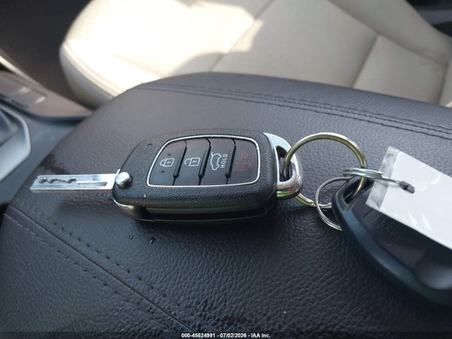 2017 Hyundai Santa Fe Sport 2.4l მანქანა იყიდება აუქციონზე, vin: 5XYZU3LB8HG400081, აუქციონის ნომერი: 45524991
