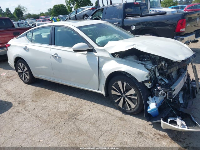 45525000 :رقم المزاد ، 1N4BL4DW2NN363910 vin ، 2022 Nissan Altima Sv Intelligent Awd مزاد بيع