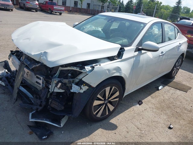 45525000 :رقم المزاد ، 1N4BL4DW2NN363910 vin ، 2022 Nissan Altima Sv Intelligent Awd مزاد بيع