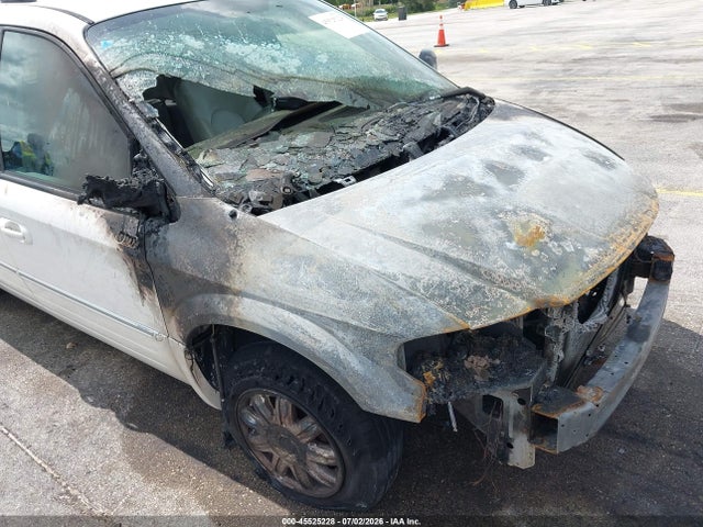Продажа на аукционе авто 2005 Chrysler Town & Country Limited, vin: 2C8GP64L25R279397, номер лота: 45525228