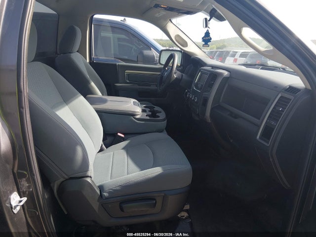 3C6JR7DG9HG675399 RAM 1500 Tradesman 4x4 8&#039; Box