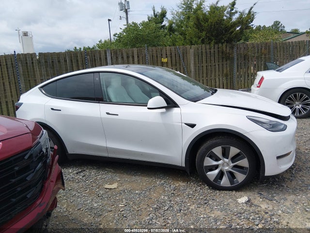 Продажа на аукционе авто 2022 Tesla Model Y Long Range Dual Motor All-wheel Drive, vin: 7SAYGAEE7NF382564, номер лота: 45525296