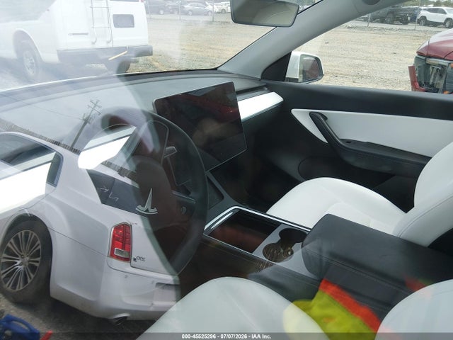 Продажа на аукционе авто 2022 Tesla Model Y Long Range Dual Motor All-wheel Drive, vin: 7SAYGAEE7NF382564, номер лота: 45525296