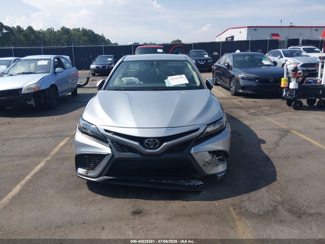 45525381 :رقم المزاد ، 4T1G11AK5NU044007 vin ، 2022 Toyota Camry Se مزاد بيع