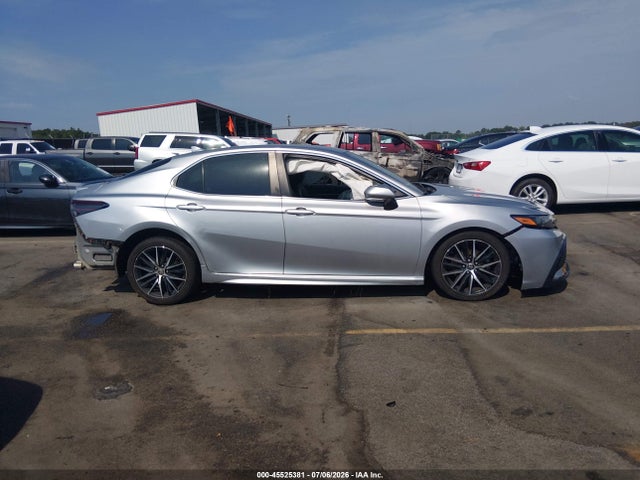 45525381 :رقم المزاد ، 4T1G11AK5NU044007 vin ، 2022 Toyota Camry Se مزاد بيع