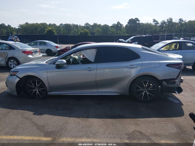 45525381 :رقم المزاد ، 4T1G11AK5NU044007 vin ، 2022 Toyota Camry Se مزاد بيع