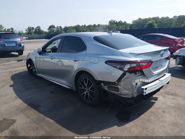45525381 :رقم المزاد ، 4T1G11AK5NU044007 vin ، 2022 Toyota Camry Se مزاد بيع