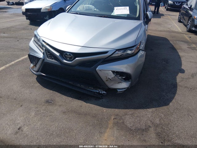 45525381 :رقم المزاد ، 4T1G11AK5NU044007 vin ، 2022 Toyota Camry Se مزاد بيع