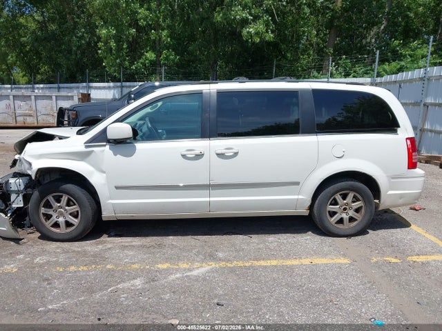 2010 Chrysler Town & Country Touring მანქანა იყიდება აუქციონზე, vin: 2A4RR5D13AR133933, აუქციონის ნომერი: 45525622