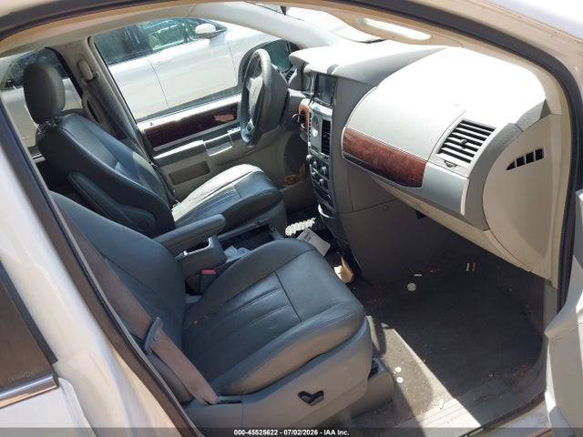 2010 Chrysler Town & Country Touring მანქანა იყიდება აუქციონზე, vin: 2A4RR5D13AR133933, აუქციონის ნომერი: 45525622