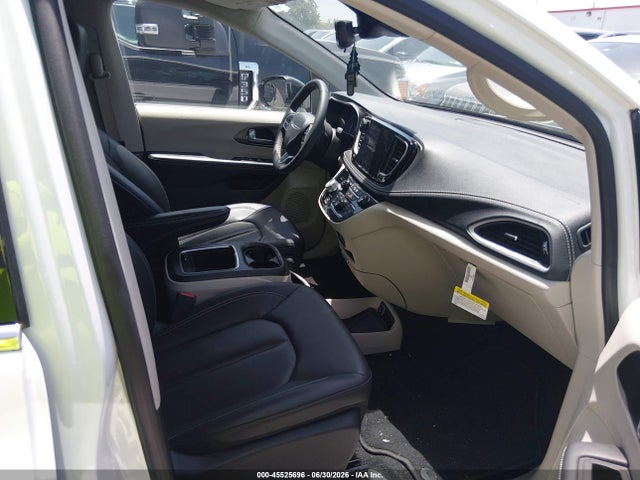 Chrysler Pacifica Touring L 2024 2C4RC1BG8RR112658 Image 5