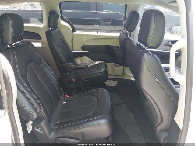 Chrysler Pacifica Touring L 2024 2C4RC1BG8RR112658 Image 8