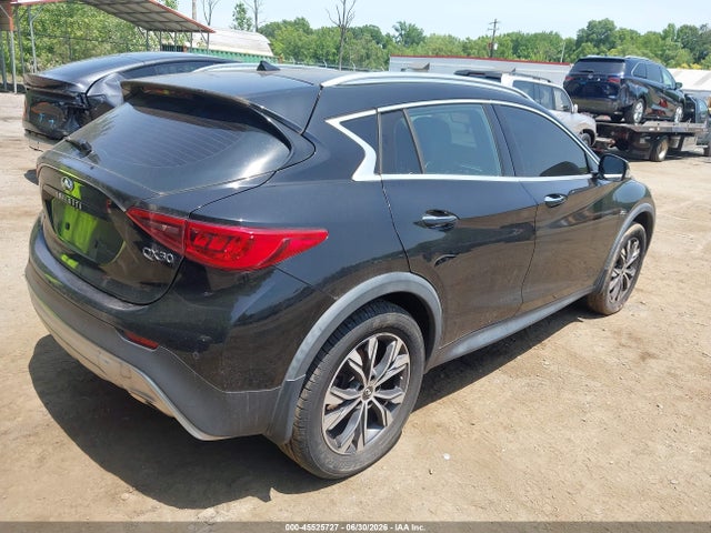 45525727 :رقم المزاد ، SJKCH5CR4HA033969 vin ، 2017 Infiniti Qx30 Premium مزاد بيع