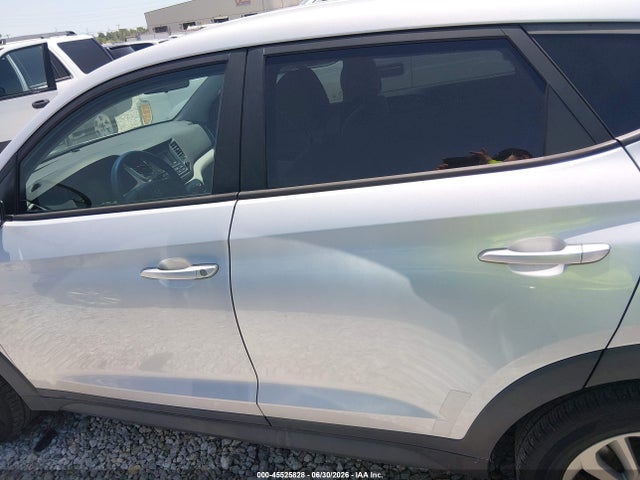 KM8J23A41JU655758 Hyundai TUCSON SE