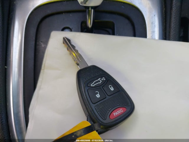 45525866 :رقم المزاد ، 1C3BC1FG6BN611185 vin ، 2011 Chrysler 200 Touring مزاد بيع