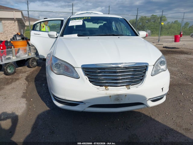 45525866 :رقم المزاد ، 1C3BC1FG6BN611185 vin ، 2011 Chrysler 200 Touring مزاد بيع