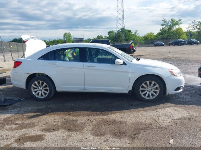 45525866 :رقم المزاد ، 1C3BC1FG6BN611185 vin ، 2011 Chrysler 200 Touring مزاد بيع