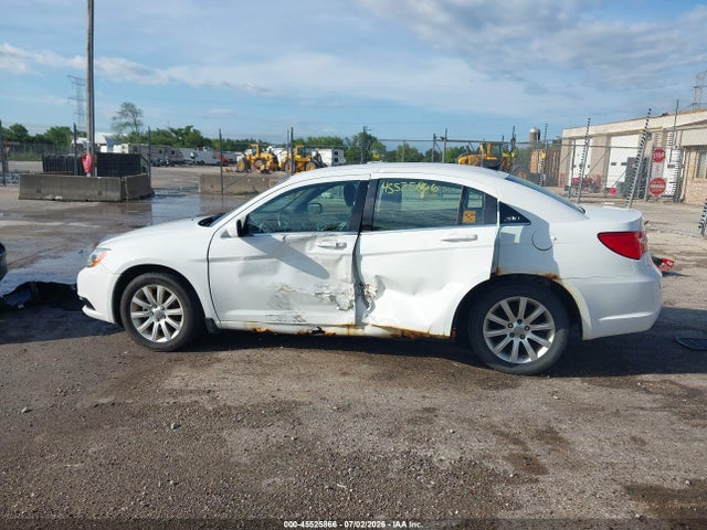 45525866 :رقم المزاد ، 1C3BC1FG6BN611185 vin ، 2011 Chrysler 200 Touring مزاد بيع