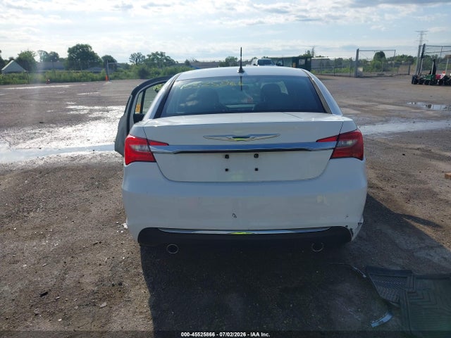 45525866 :رقم المزاد ، 1C3BC1FG6BN611185 vin ، 2011 Chrysler 200 Touring مزاد بيع