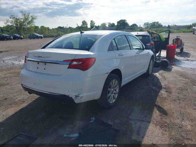45525866 :رقم المزاد ، 1C3BC1FG6BN611185 vin ، 2011 Chrysler 200 Touring مزاد بيع