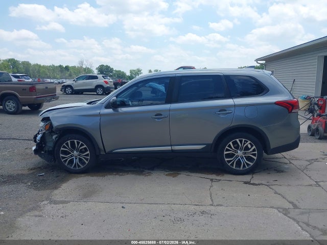 Продаж на аукціоні авто 2018 Mitsubishi Outlander Es, vin: JA4AZ2A39JZ008412, номер лоту: 45525888