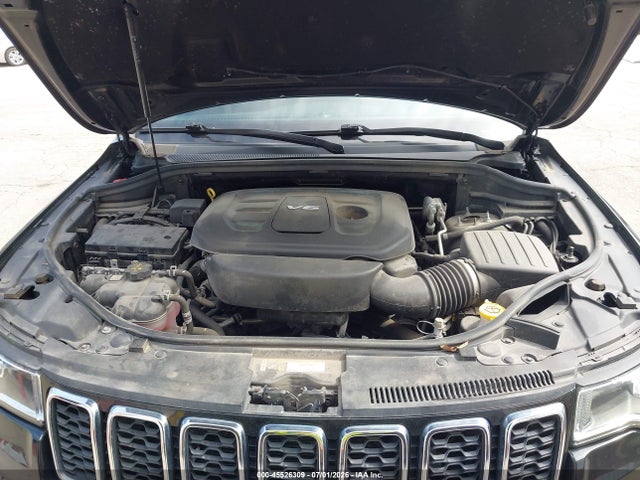1C4RJFAG3JC161879 Jeep Grand Cherokee Laredo E 4x4