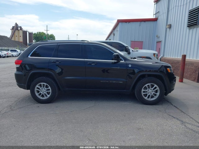 1C4RJFAG3JC161879 Jeep Grand Cherokee Laredo E 4x4