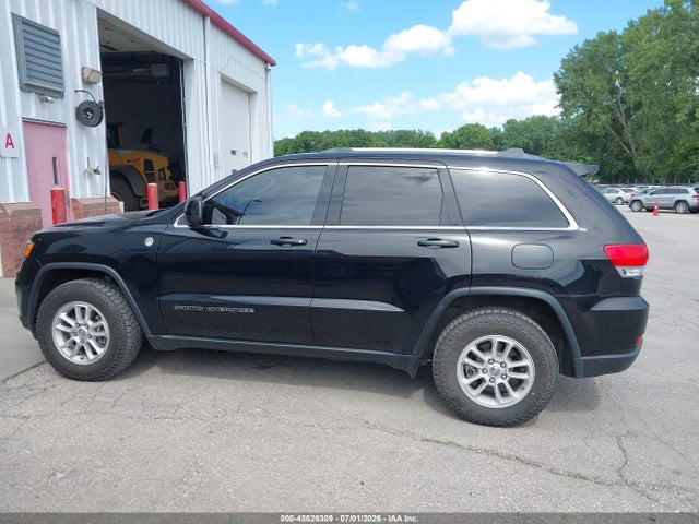 1C4RJFAG3JC161879 Jeep Grand Cherokee Laredo E 4x4